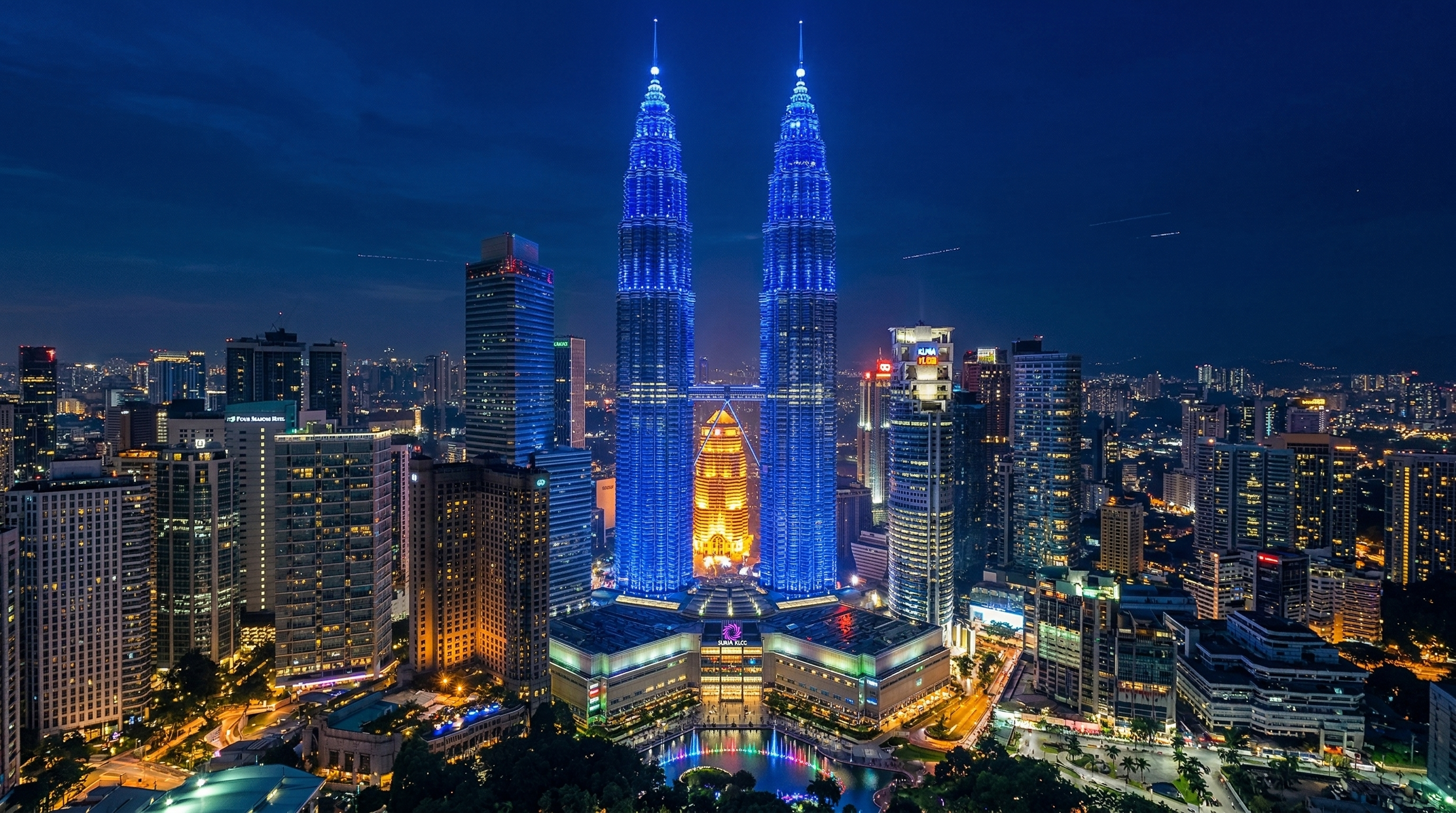 High-performance LED wall washers highlighting commercial mall exterior