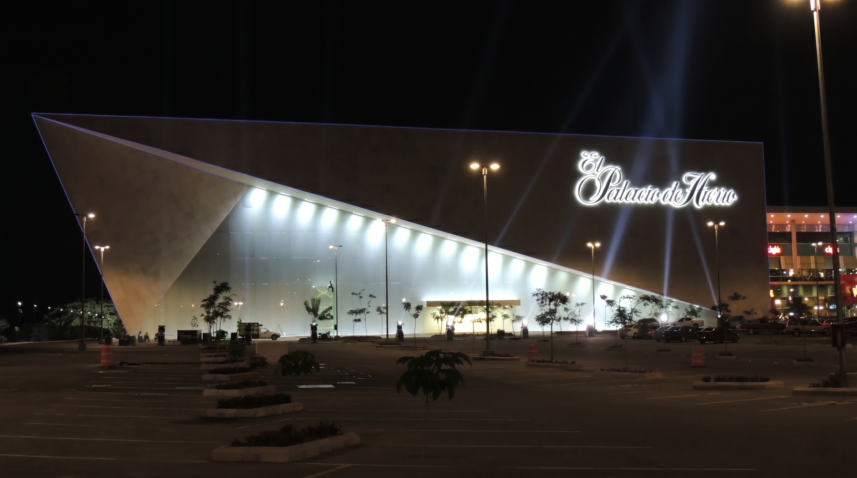 Urban luxury night illumination for El Palacio de Hierro Mall