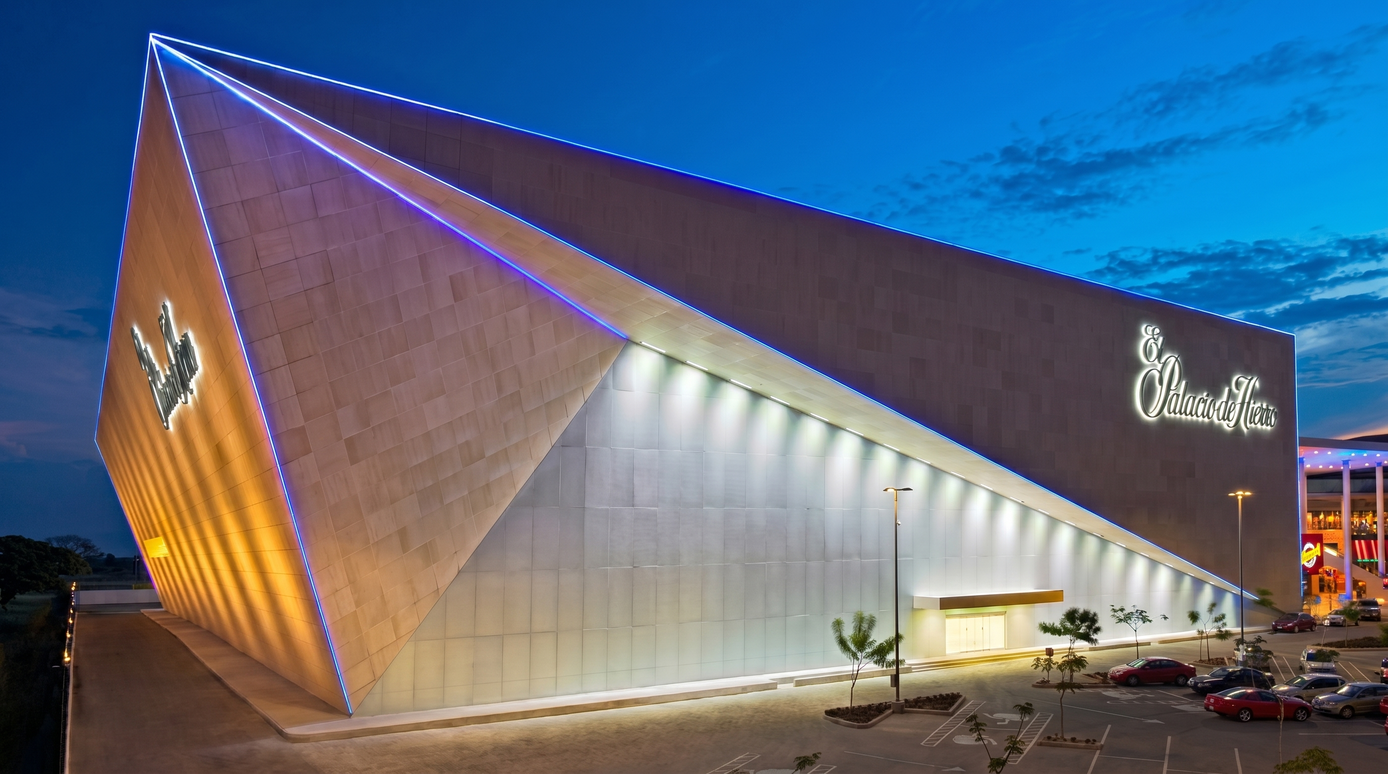 El Palacio de Hierro Villahermosa Mall architectural facade lighting design in Mexico
