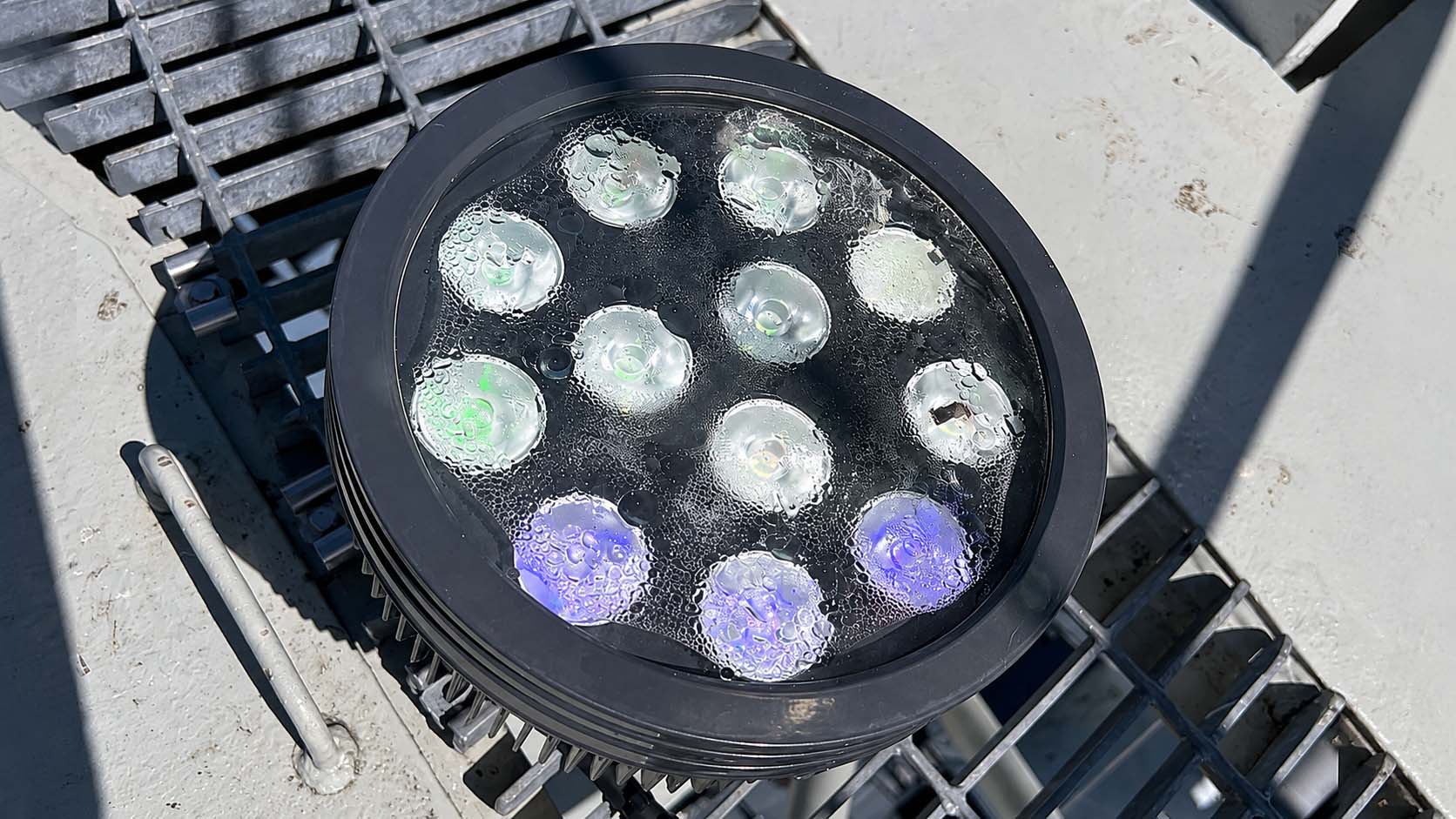 Automated sealant dispensing and waterproof sealing process for outdoor LED wall washers