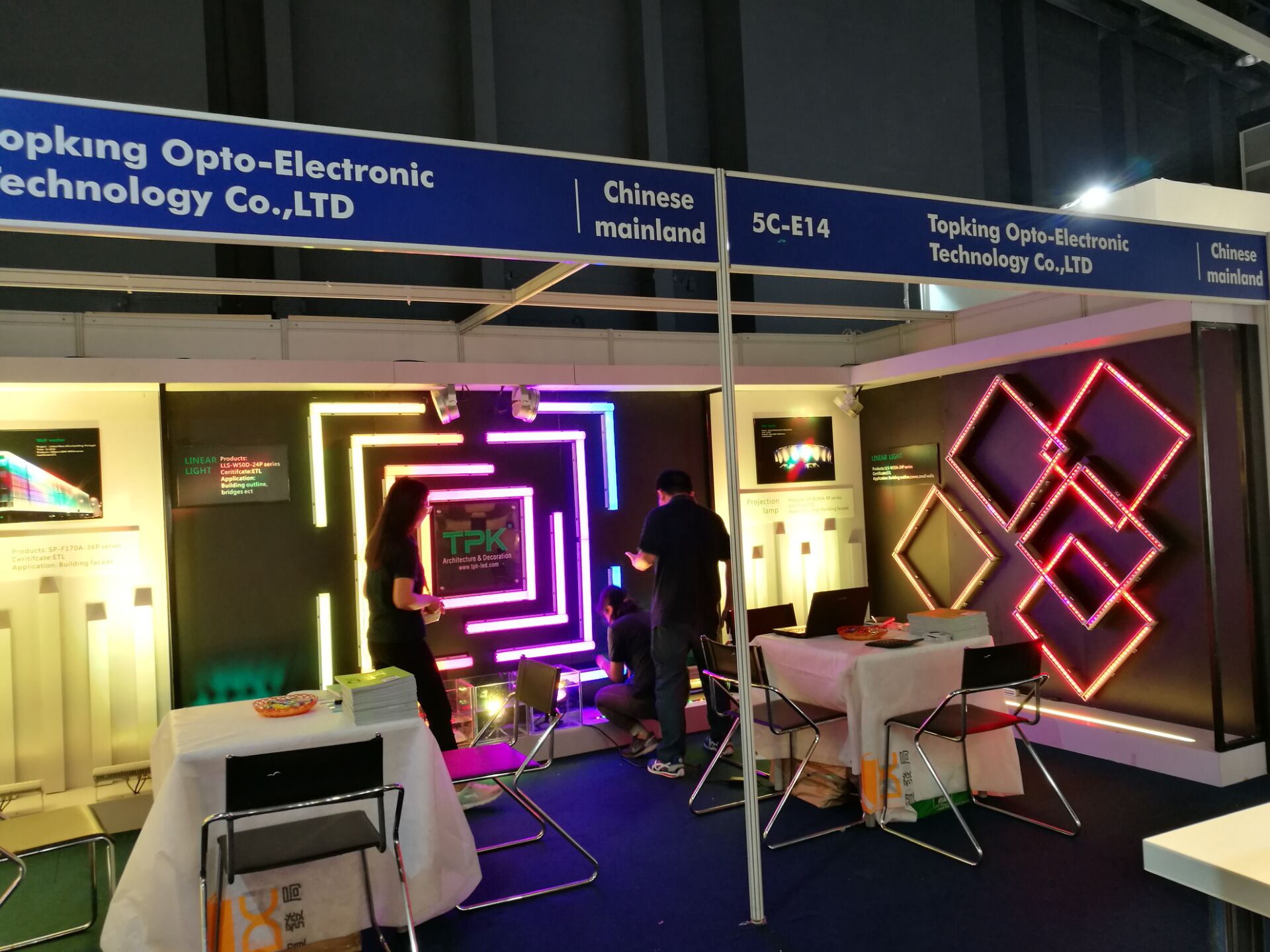 Innovative structural lighting design trends and narrow installation spaces showcased at the exhibition