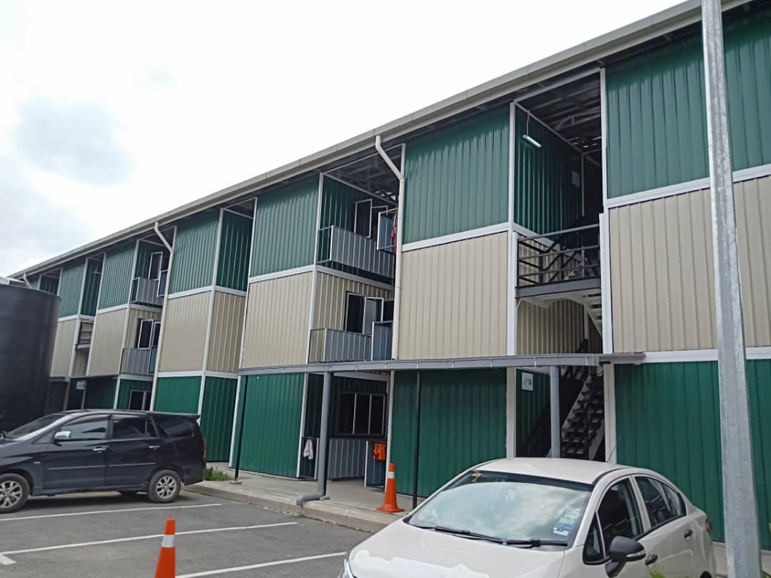 1.From the core building system to the basic support, China Index Prefab realizes a one-stop supply to ensure the smooth completion of the project;  2. The office building adopts an H-beam frame with an assembly room design to meet the needs of multiple scenarios such as office, accommodation, restaurant, emergency room, and conference room;  