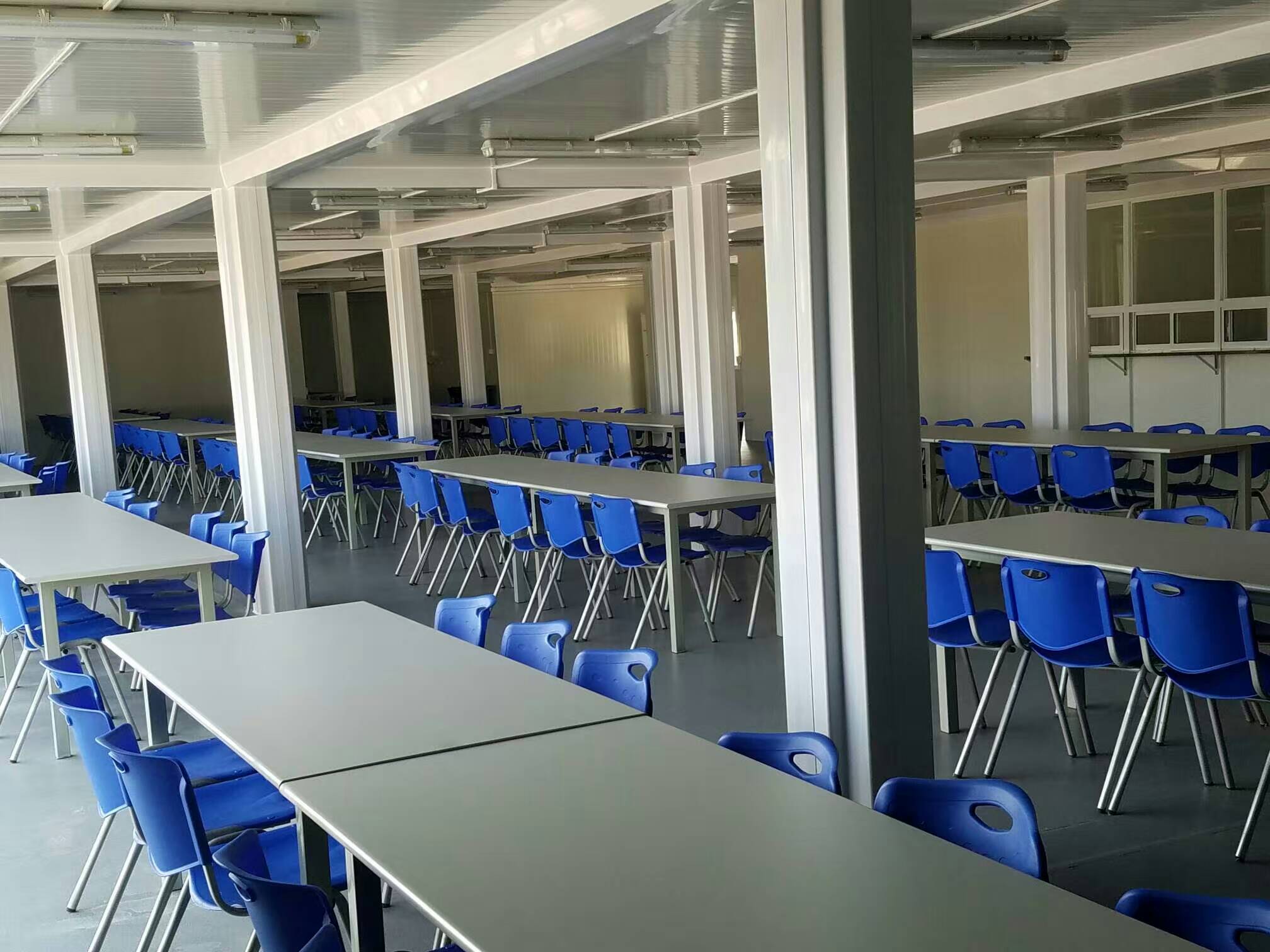 With 50 sets container combine as a big field, we can make a big area for canteen, enjoy show here. Even have a confrence meeting