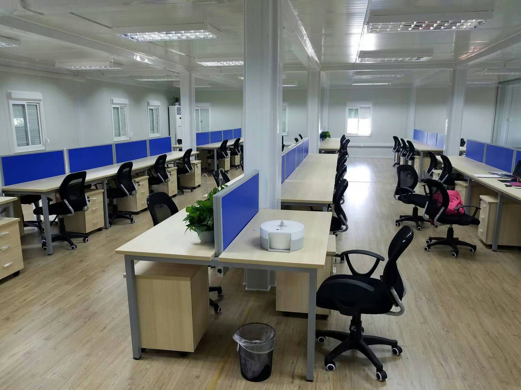 A full set of qualification certificates and test reports were provided for the use of all building materials in the project; indoor and outdoor decoration materials must meet the national environmental protection standards.