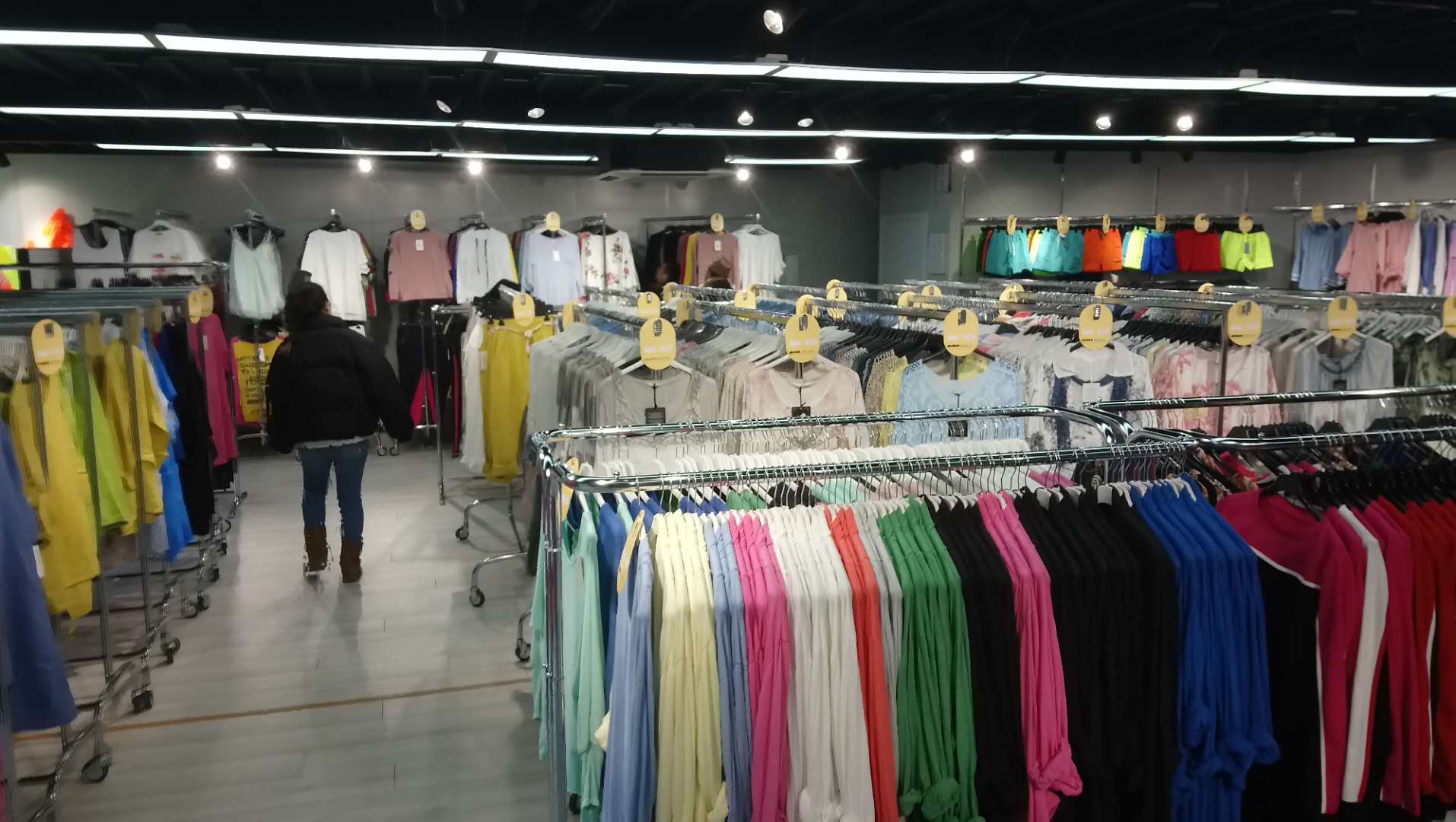 Only pay a few money, you can own a container store and start your business right away