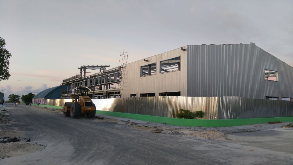 The steel structure stadium from Maldives was installed in one month. It has an area of 52,000 square meters and consists of two floors. The main framework is treated with hot-dip galvanizing, and the surface uses decorative insulation boards with strong corrosion resistance. Please ensure the quality of China Index Prefab