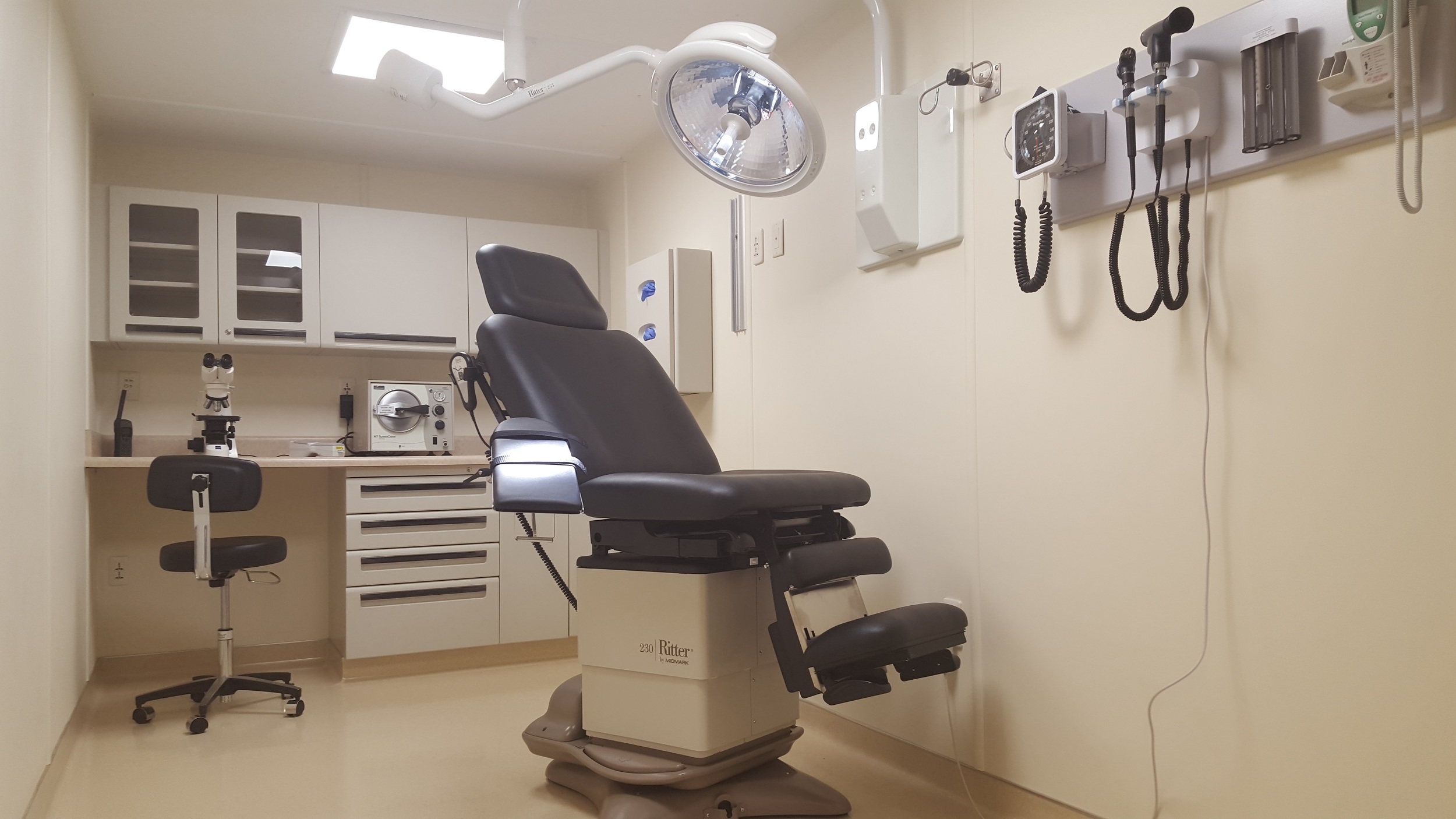 Dental clinic, constructed using containers