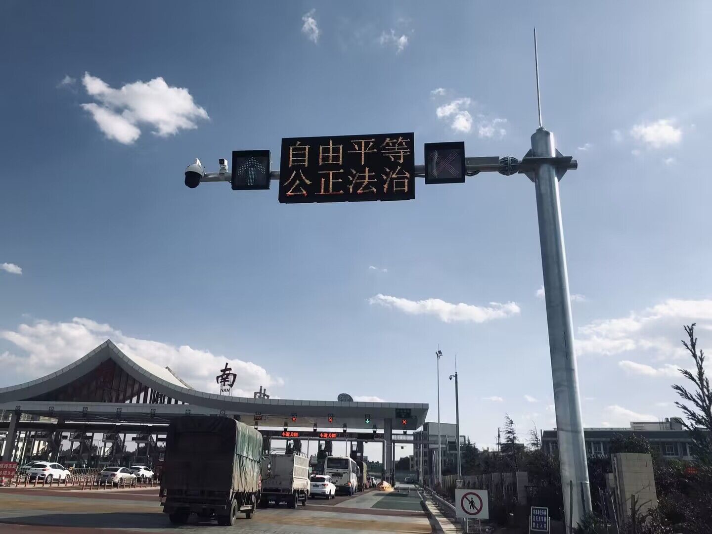 2023-3-26-超重显示屏1