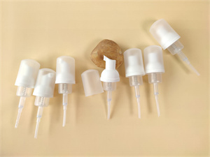 Injection-matte foam pump with domed-cap 30/410