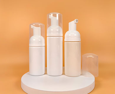 A collection of foam pump bottles in PET material, contains sizes of 100ml, 120ml and 150ml, features a cylindrical shape and the pump/cap aligning with the bottle body.