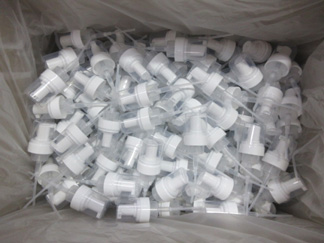glossy foam pumps bulk packed in export carton lined with plastic bag