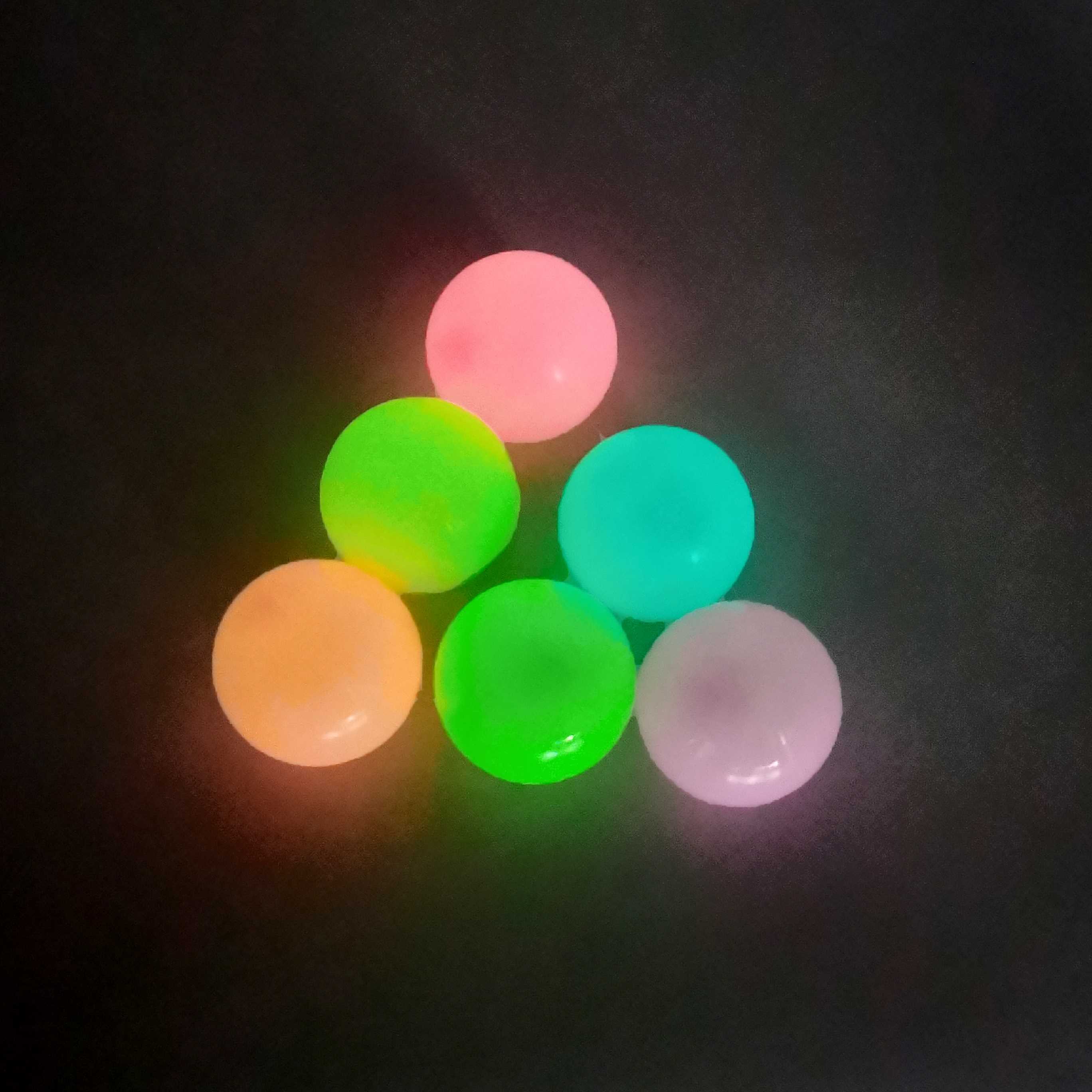 夜光爬墙球-sticky