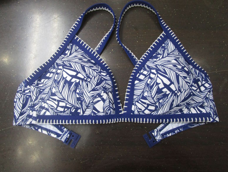 PE22047trianglebra1