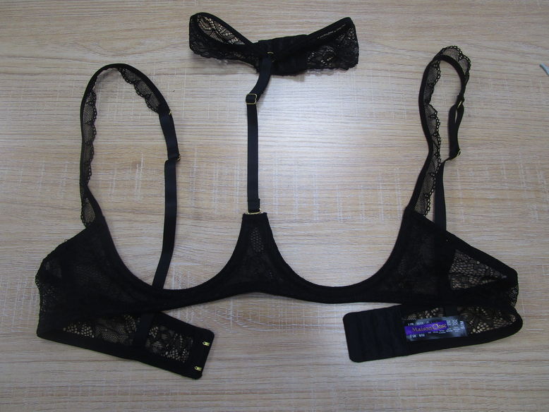 608301Nakedbreastbrapacking13