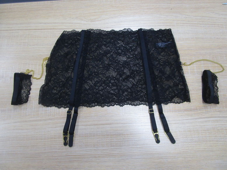 609970Garterbeltpacking14