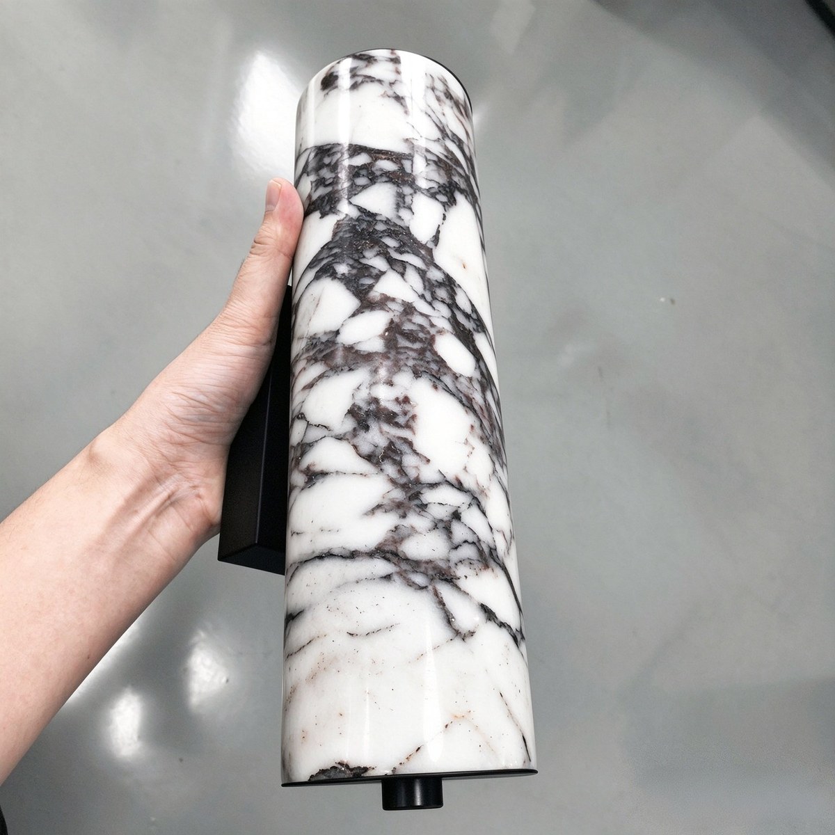 Marble lamp surface with polished natural veining
