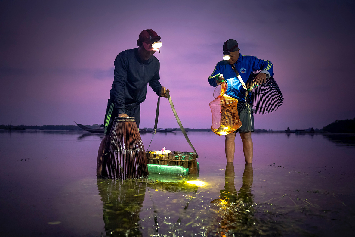 Headlamp & Flashlight & Handlamp are used in Outdoor