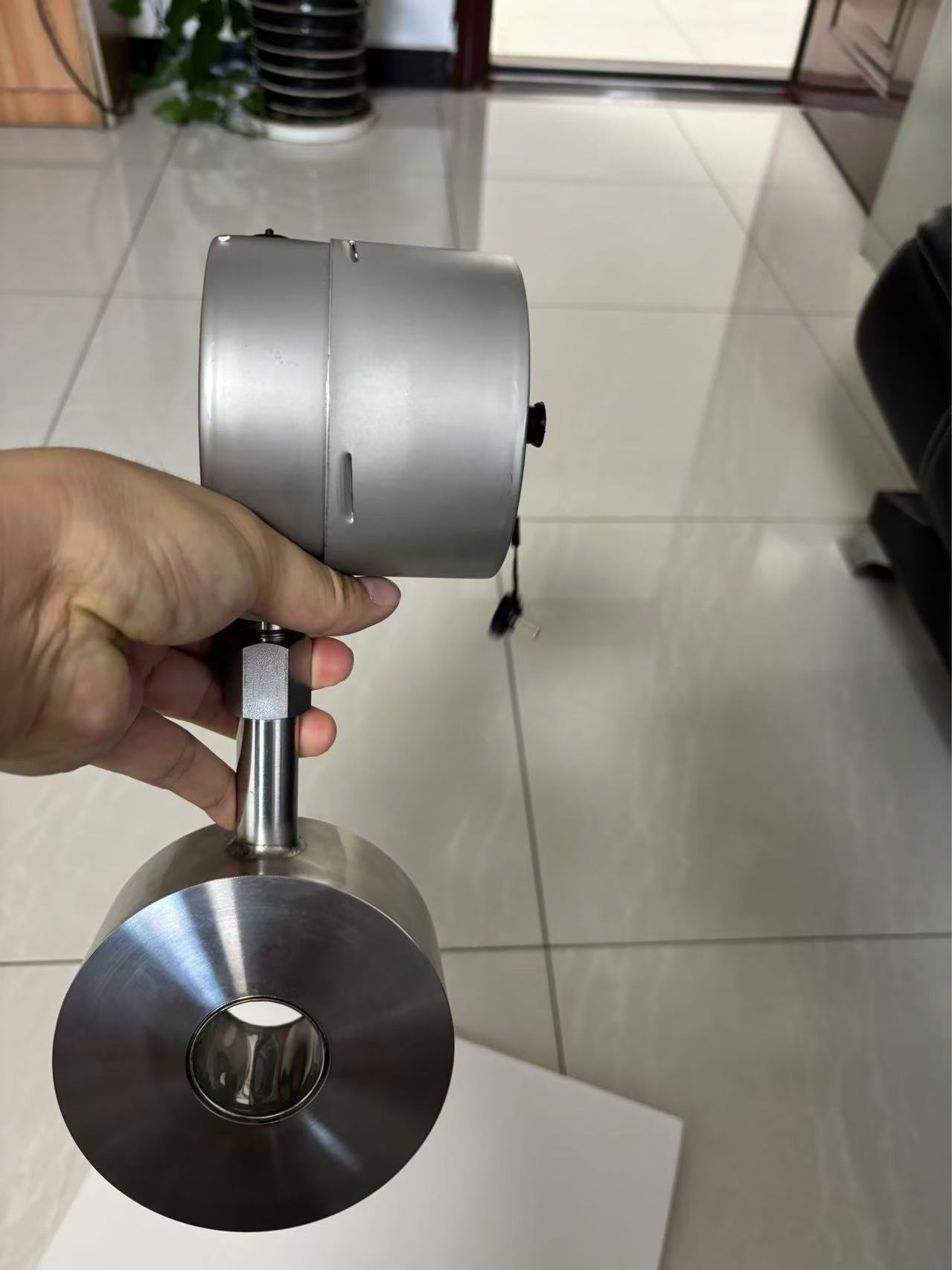 PressuregaugewithIn-linediaphragmseries981andMagneticsnapactionswitchmodel821