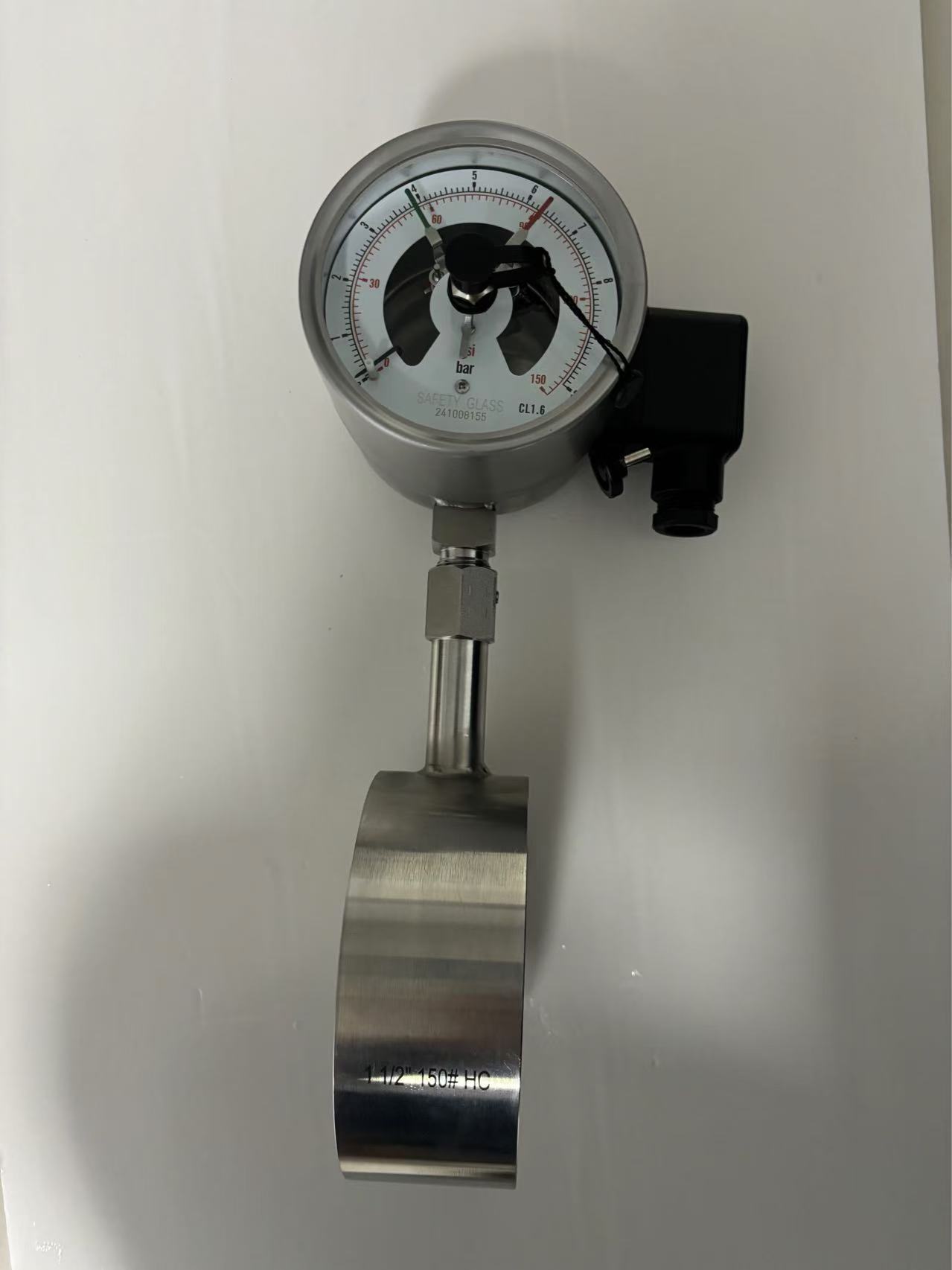 Pressuregaugemodel232withIn-linediaphragmseries981andswitch821WIKA