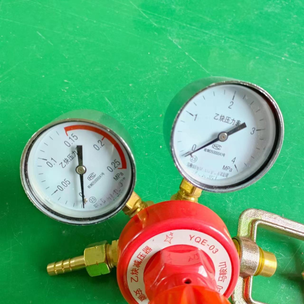 Factoriesforacetylenegaugepressurereducingvalve.jpg
