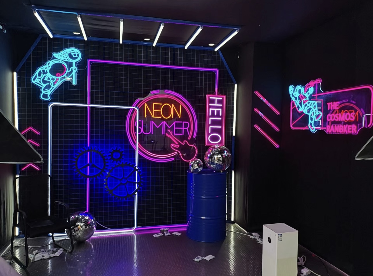 Live broadcast room