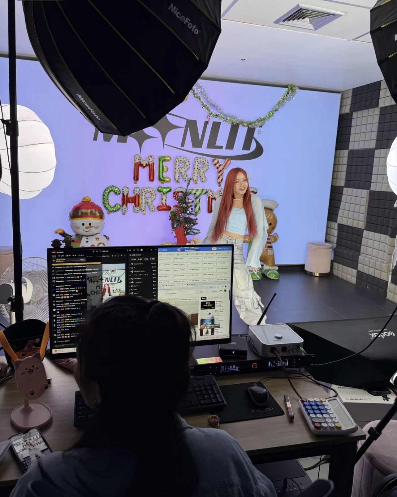 Live broadcast room