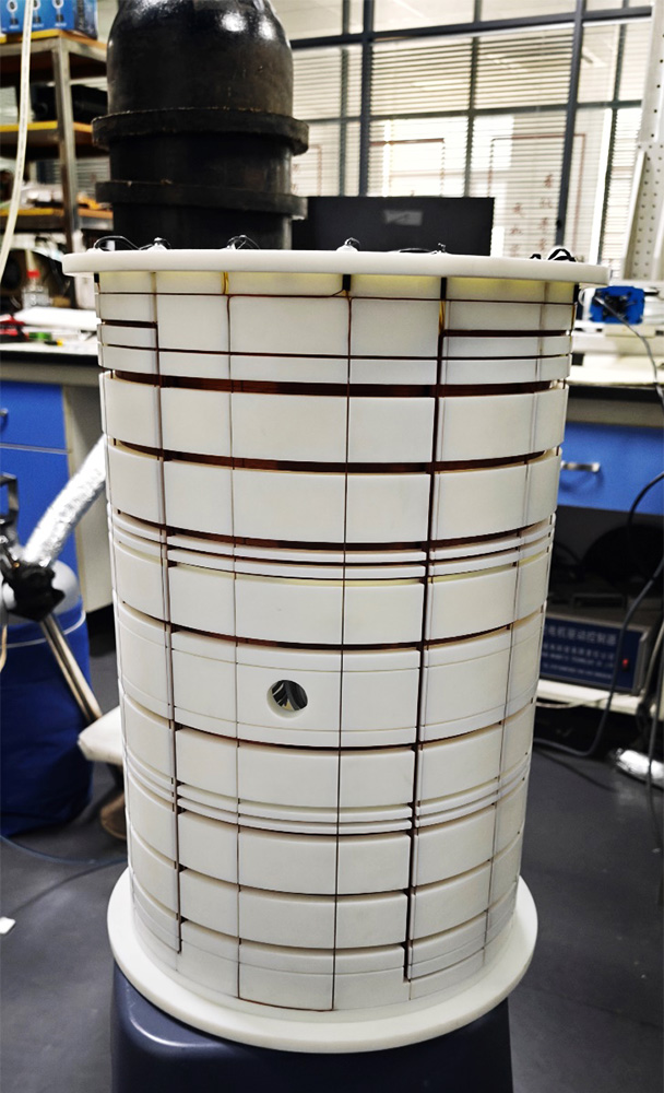 Three-dimensional saddle-shaped coils P2