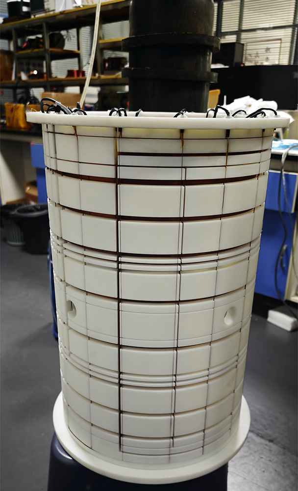 Three-dimensional saddle-shaped coils P1