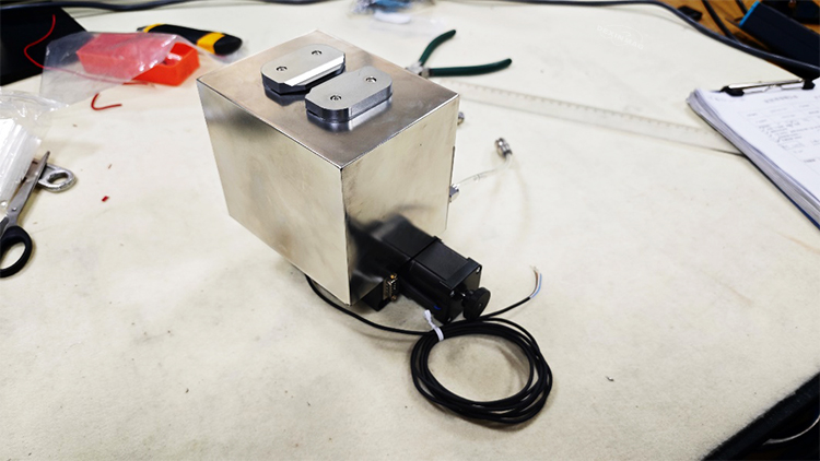 DXFGW2-05 Custom Water-Cooled Electromagnet p5