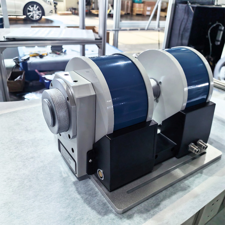 DXWDV-50W Water-cooled Electromagnet: Angled view