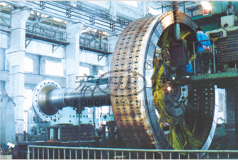 贯流式水轮发电机组-转子加工中