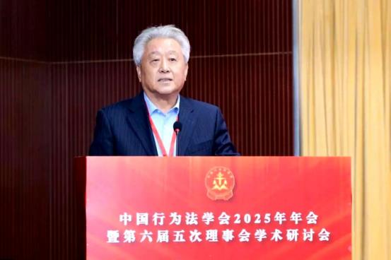 中国行为法学会学术委员会副主任、最高人民法院原党组成员孙华璞作主旨发言