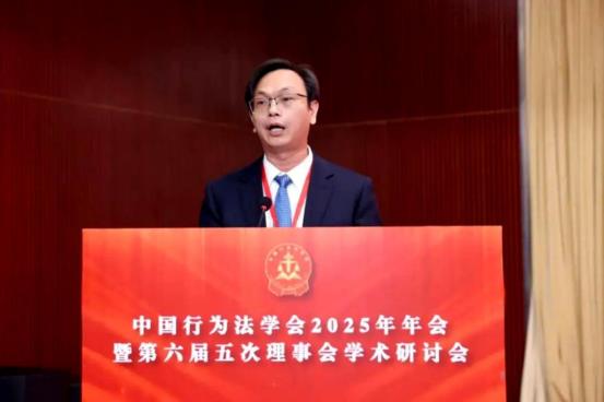中国行为法学会规范制定专业委员会主任委员、中国政法大学研究生院院长助理肖宝兴作主旨发言