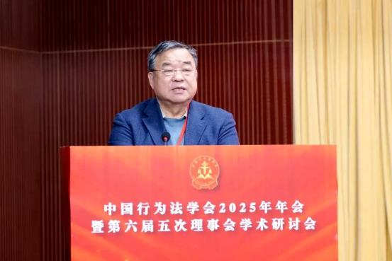 中国行为法学会副会长宋朝武作财务报告