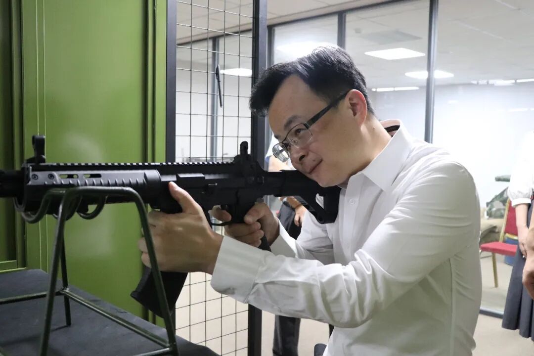 香港致公党、光彩上合、澳门法治报与河南省全民国防教育中心达成战略合作意向(图5) 香港致公党、光彩上合、澳门法治报与河南省全民国防教育中心达成战略合作意向(图5)