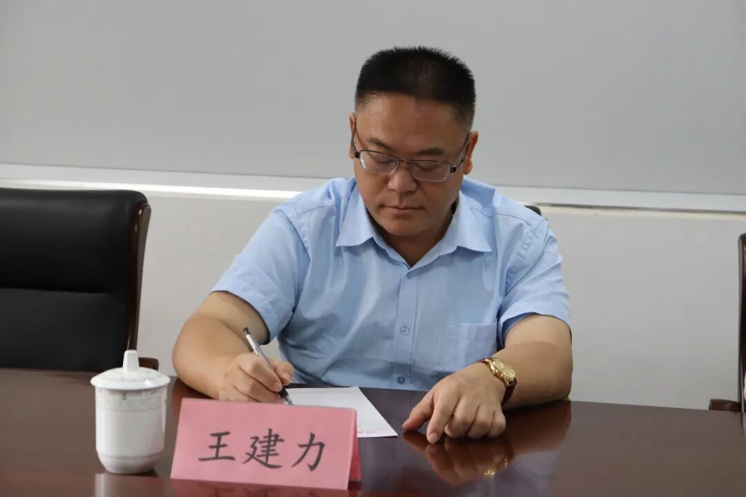 香港致公党、光彩上合、澳门法治报与河南省全民国防教育中心达成战略合作意向(图8) 香港致公党、光彩上合、澳门法治报与河南省全民国防教育中心达成战略合作意向(图8)