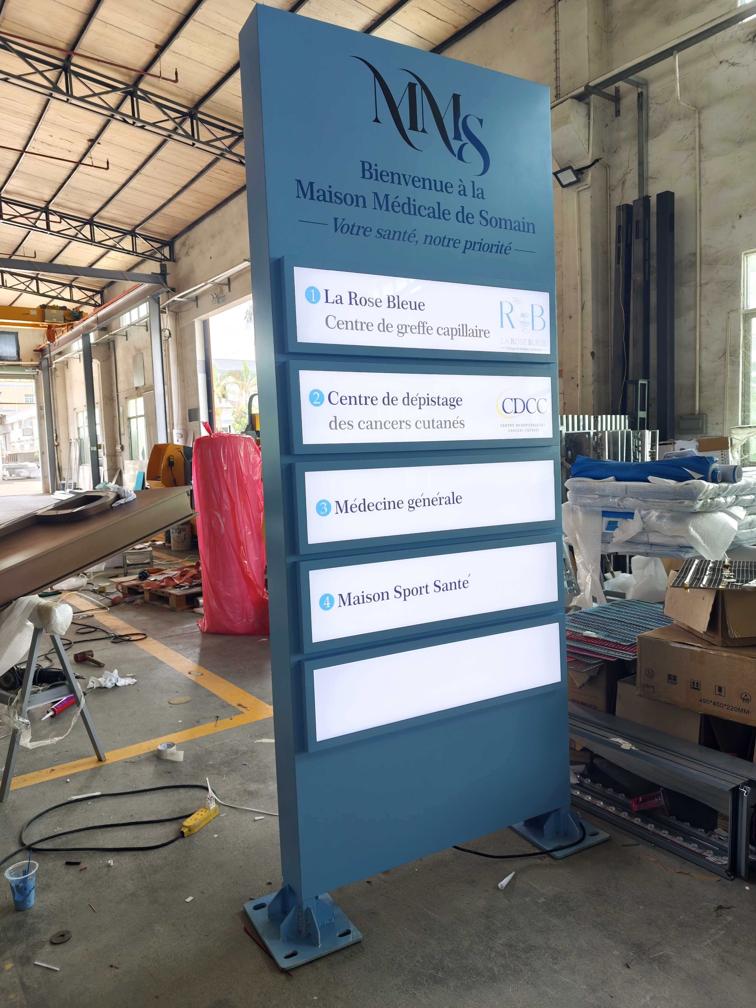 szroden-sign-outdoor-medical-wayfinding-pylon-sign