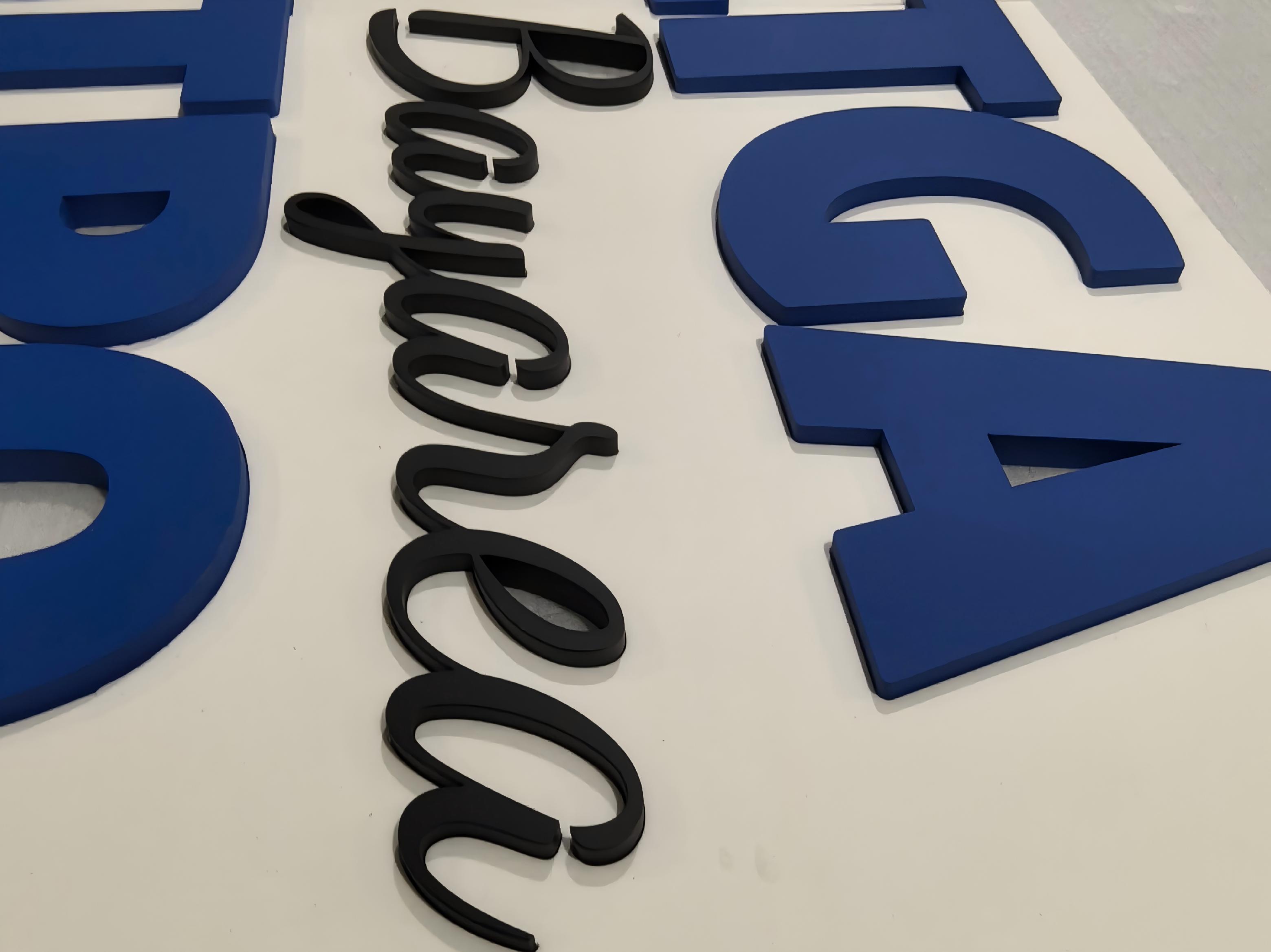 szroden-sign-acrylic-script-logo-letter-detail