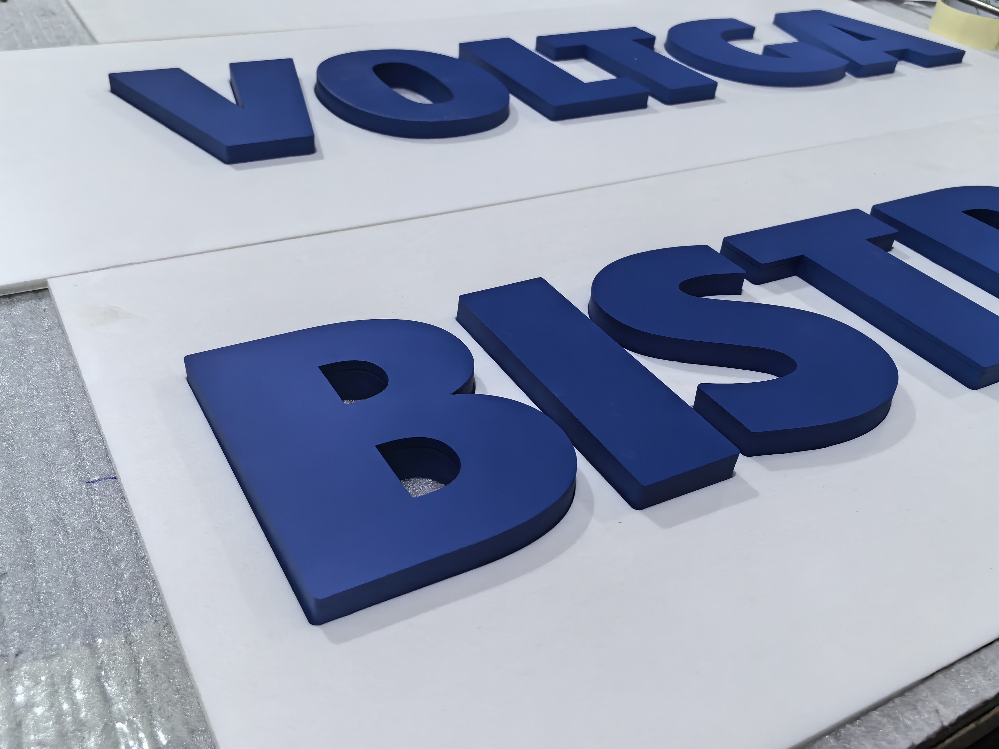 szroden-sign-blue-acrylic-3d-letter-detail
