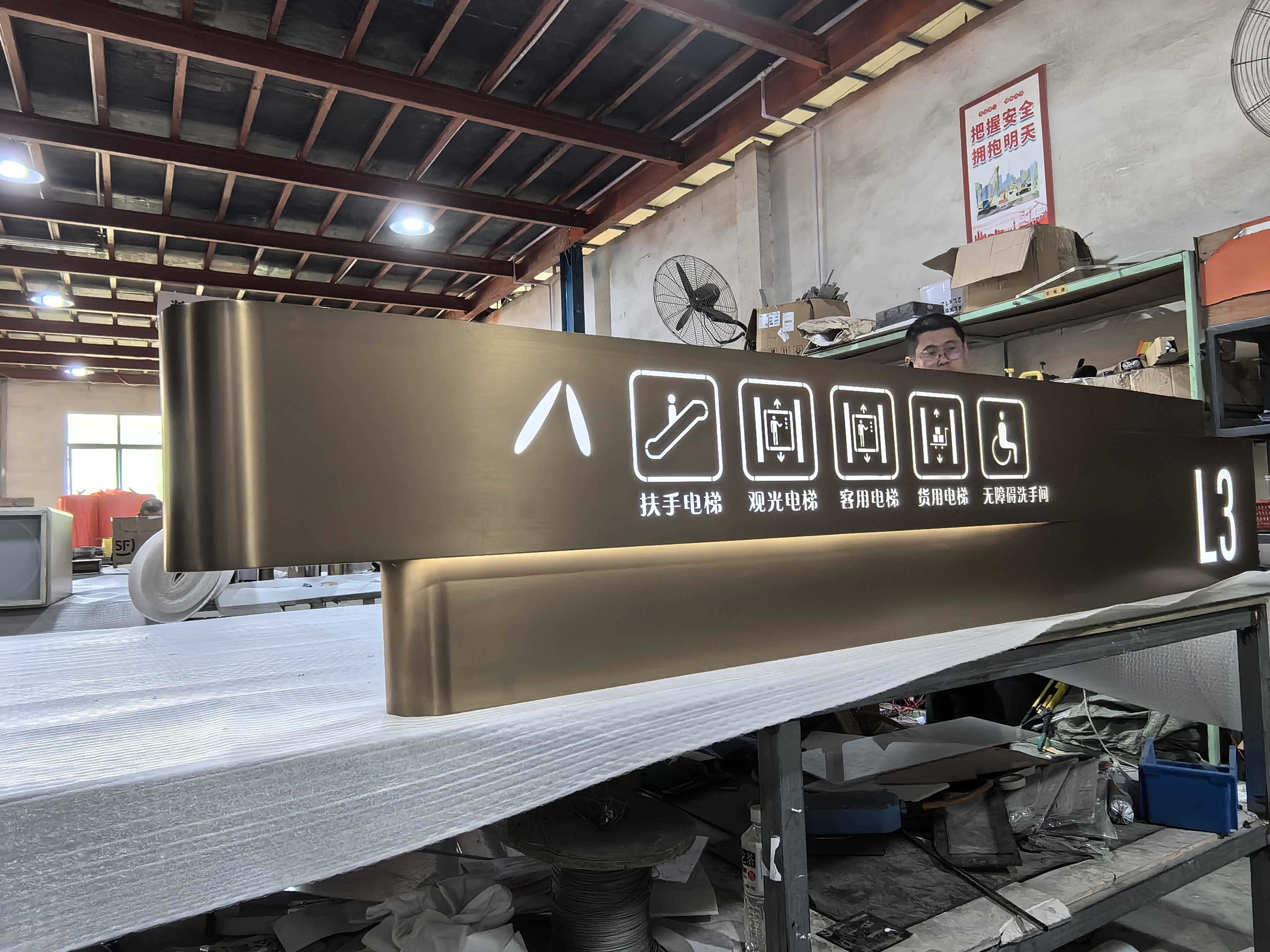 szroden-sign-led-hanging-wayfinding-sign-factory
