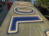szroden-sign-illuminated-neon-letter-detail