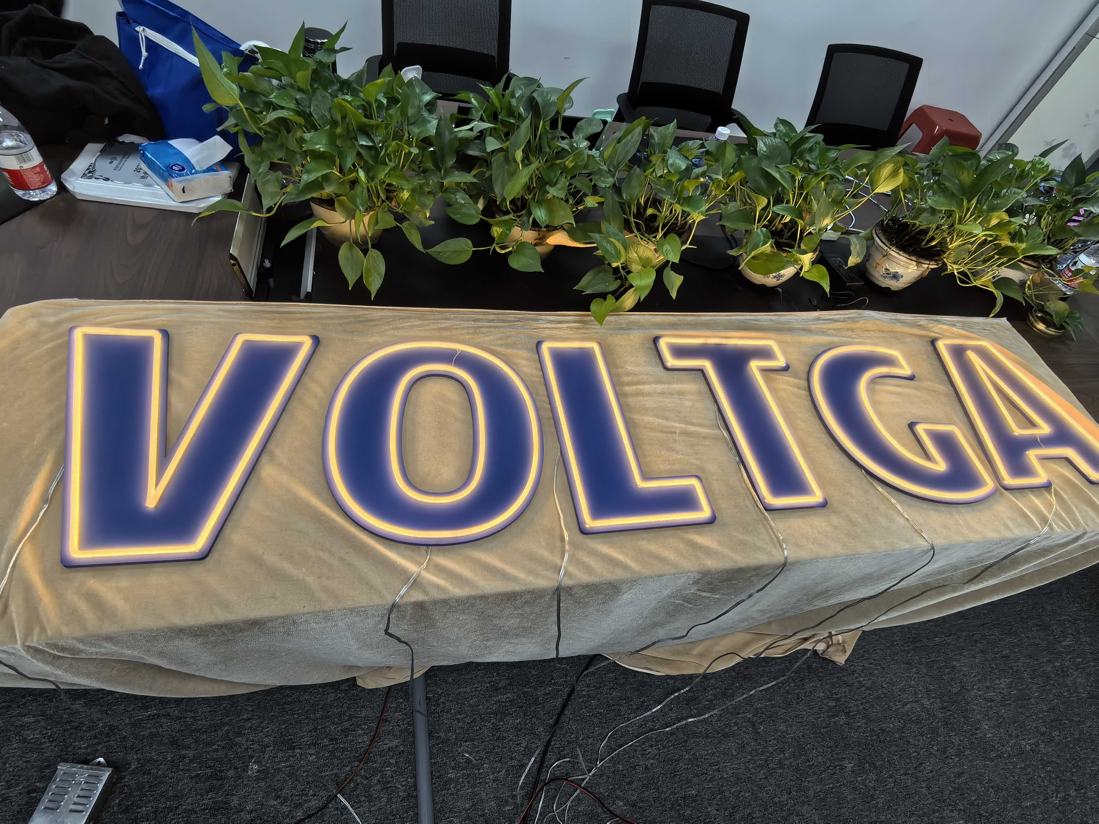 szroden-sign-neon-letter-lighting-test