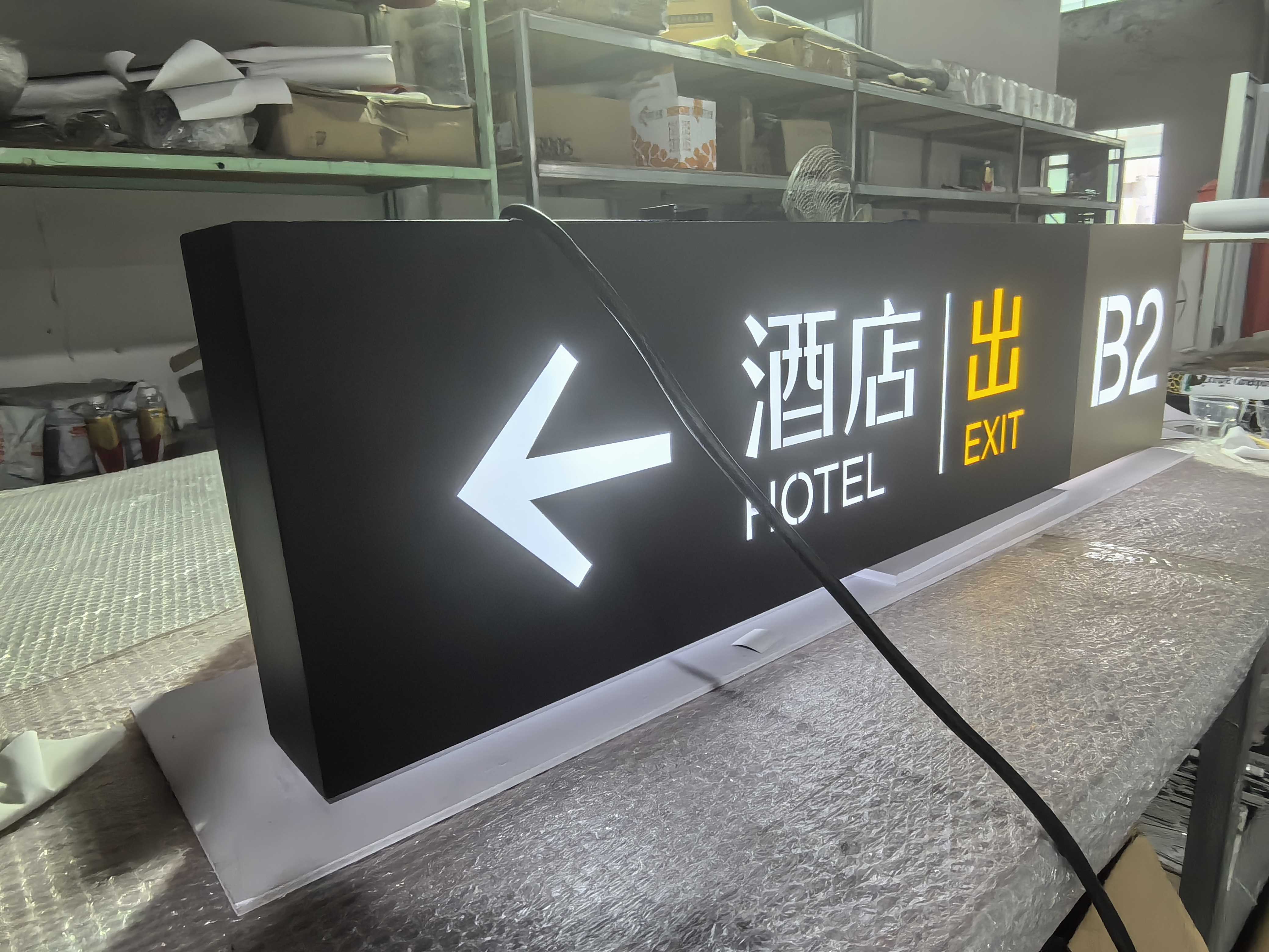 szroden-sign-illuminated-directional-sign-lighting-test