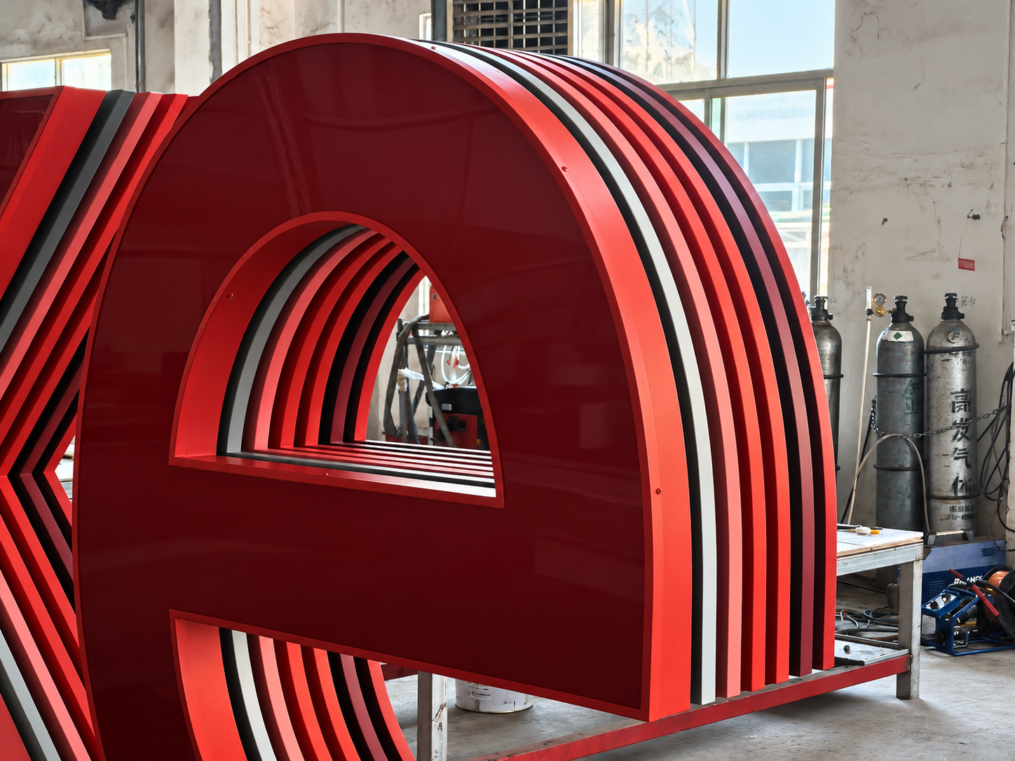 szroden-sign-freestanding-3d-letter-sign-installation-view