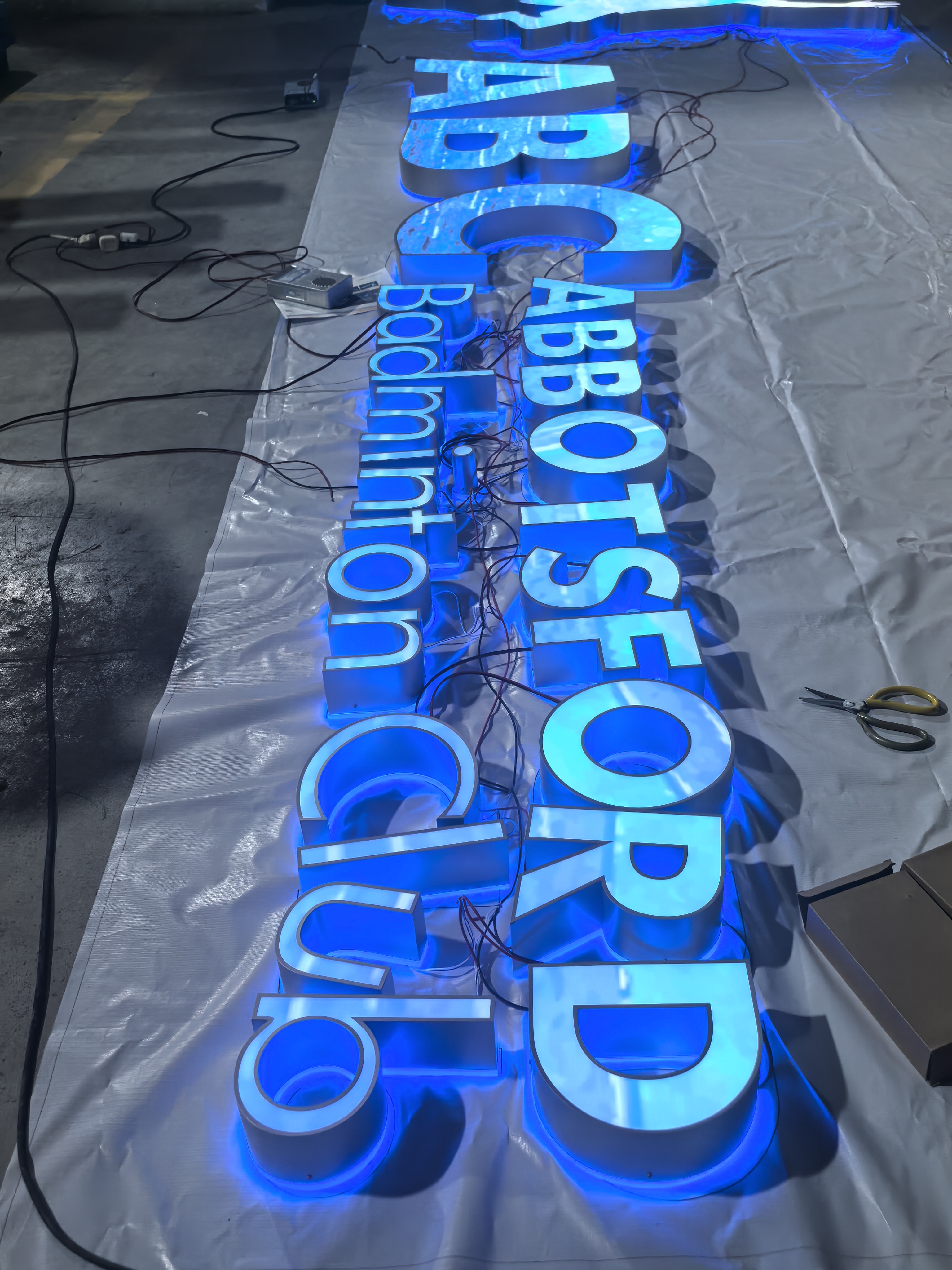 3d-acrylic-letter-sign-with-blue-halo-lighting
