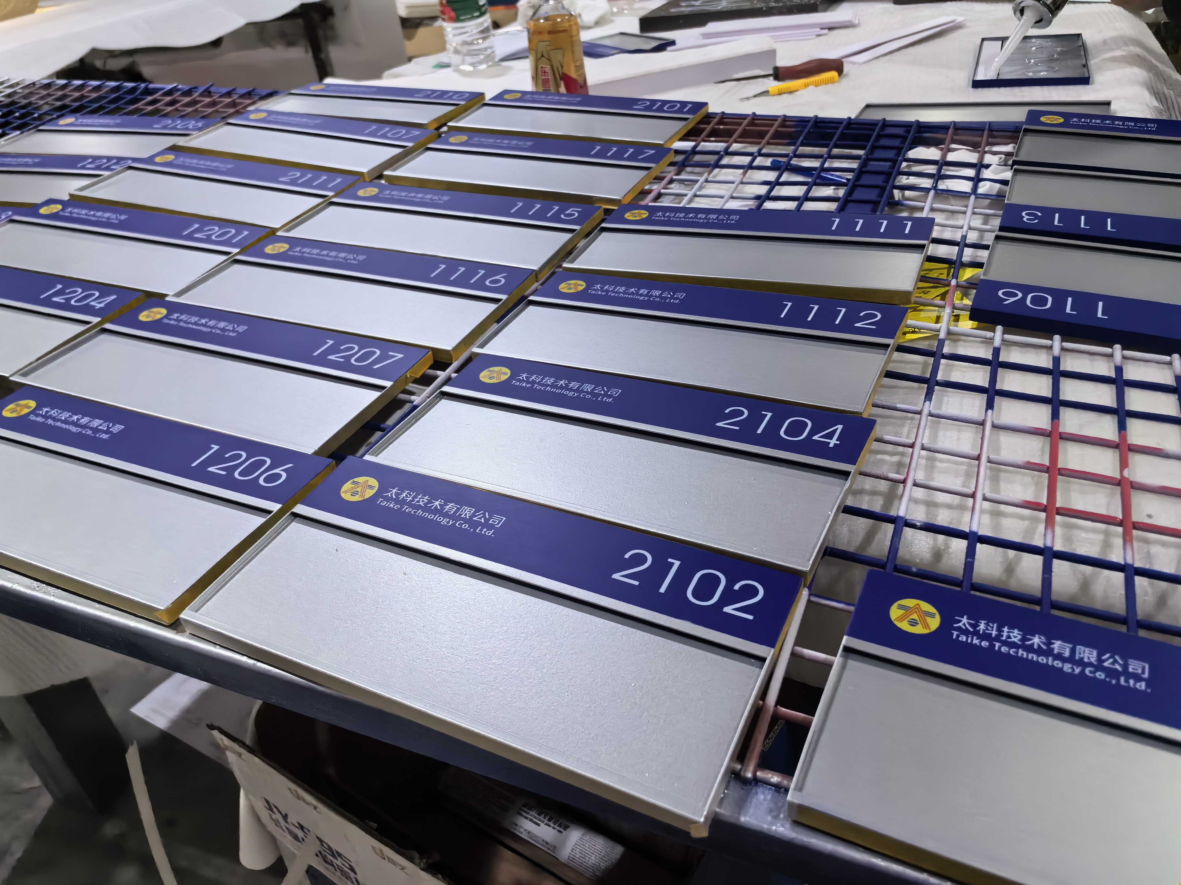 brushed-aluminum-office-room-number-sign-manufacturer