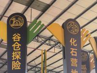 theme-park-totem-signs-outdoor-freestanding-painted-detail