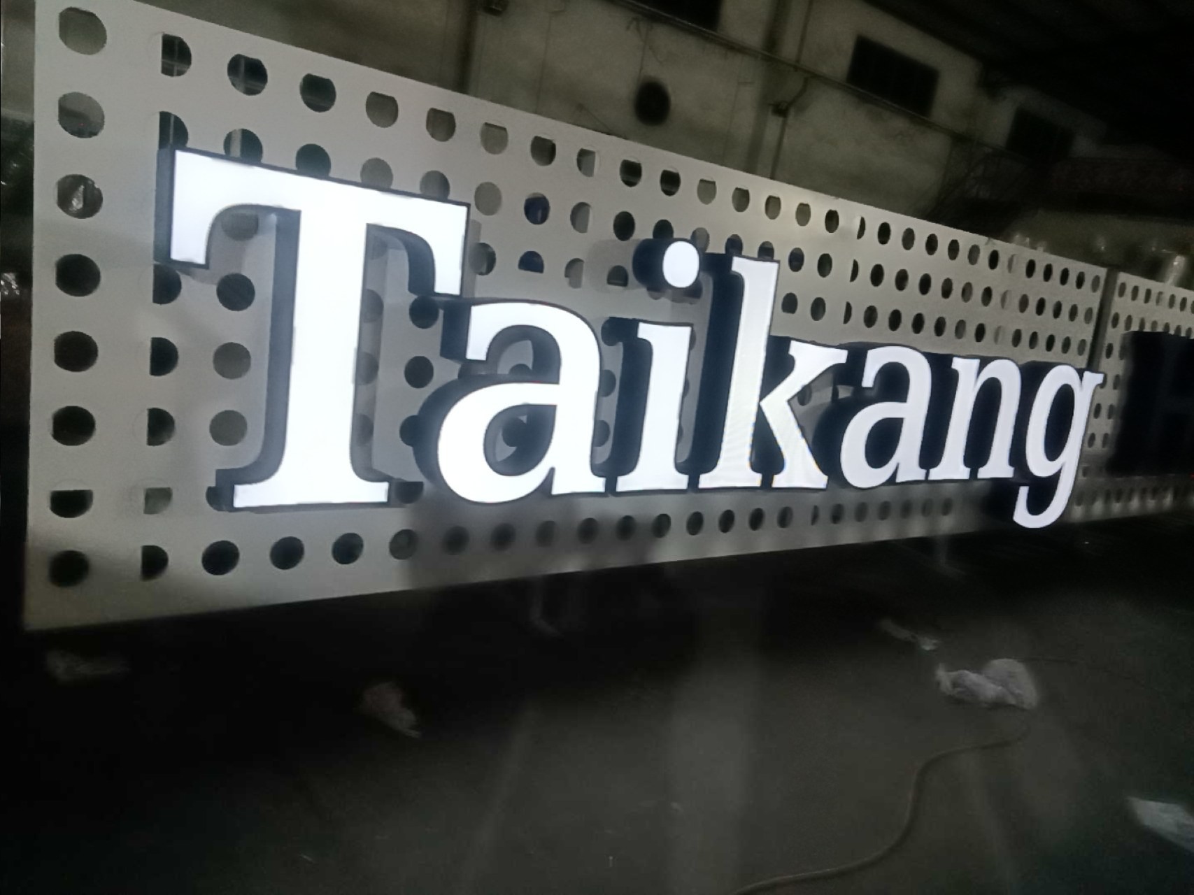 commercial-building-business-park-factory-3d-letter-sign-lighting-detail