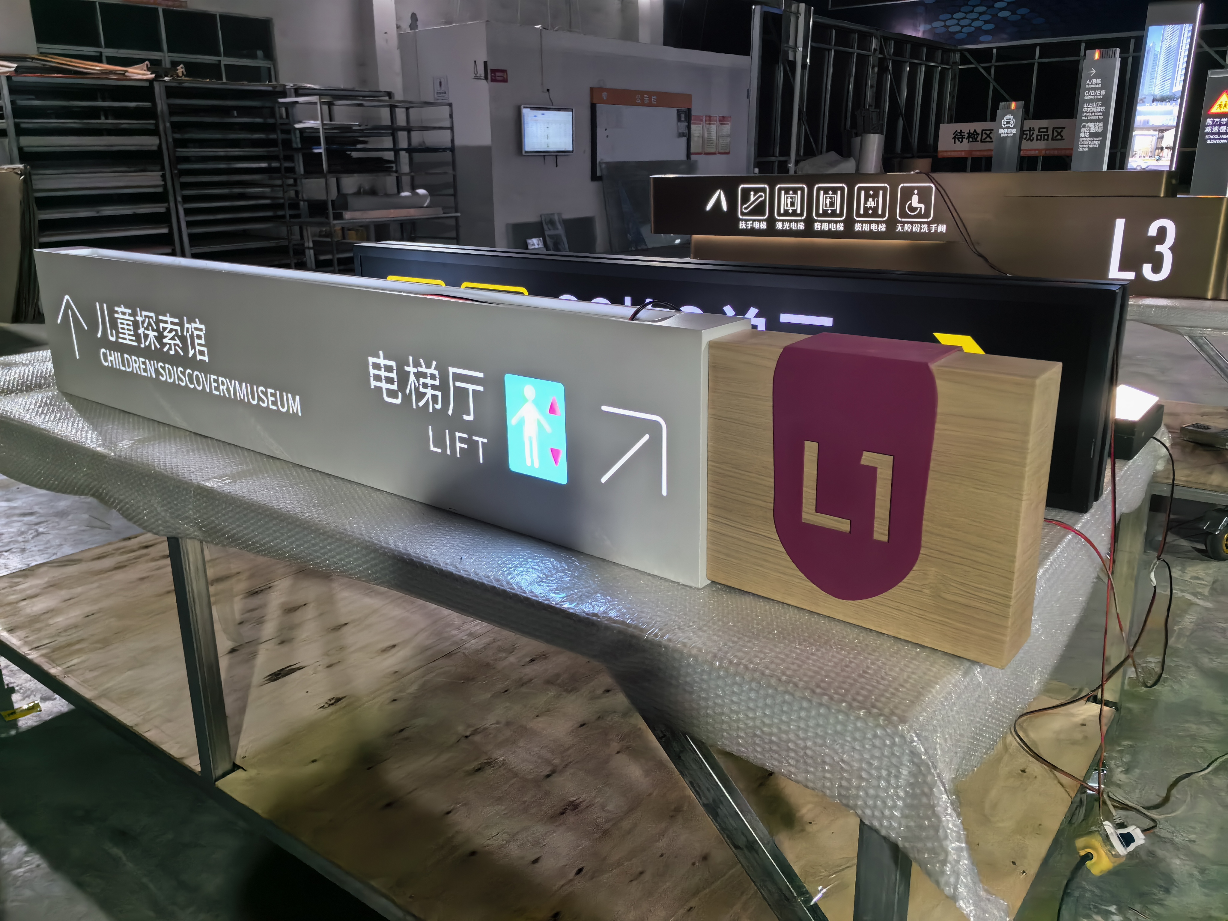museum-lift-factory-interior-product-display-white-woodgrain-009.jpg
