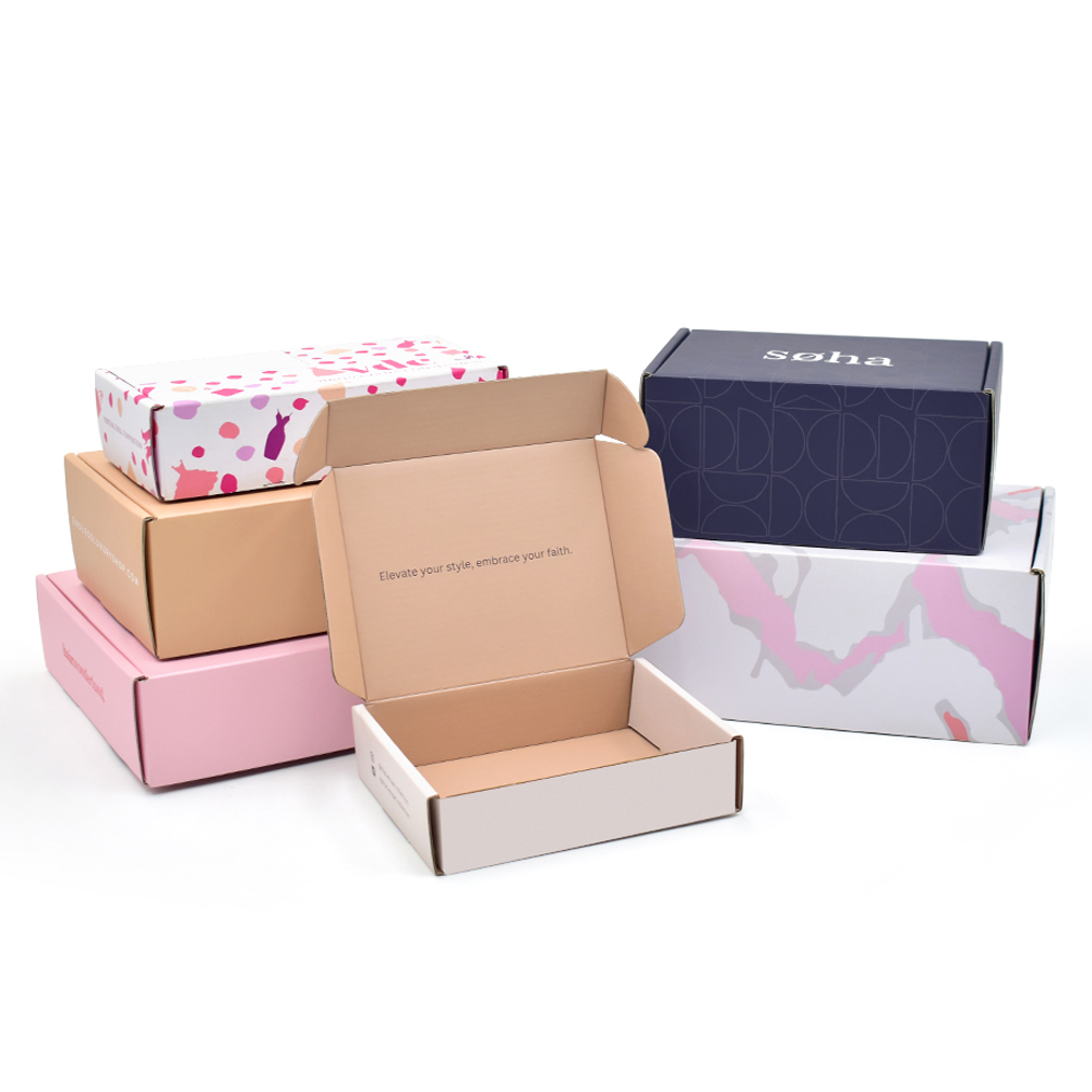 Easy to transport magnetic folding packaging box